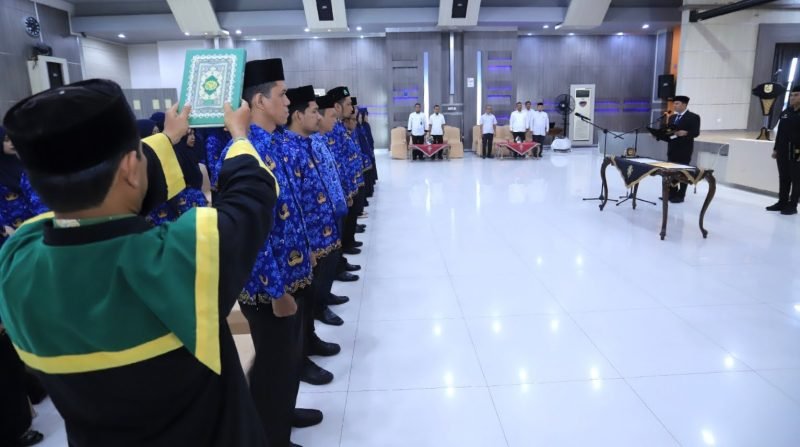 Prosesi pelantikan puluhan pejabat fungsional Pemko Banda Aceh dilantik. Foto: Hidayat S/Noa.co.id