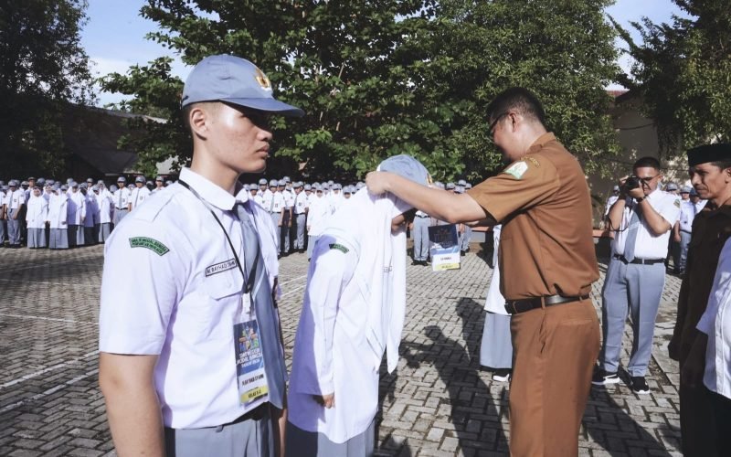 Kepala Dinas Pendidikan Aceh, Marthunis, S.T., D.E.A, mengimbau seluruh satuan pendidikan di Aceh, baik SMA maupun SMK, untuk memastikan tidak terjadi bullying selama Masa Pengenalan Lingkungan Sekolah (MPLS) bagi siswa-siswi baru, Banda Aceh, Senin (15/7/2024). Foto: NOA.co.id