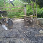 Kondisi kios milik Sekdes Gampong Tuha Bihue, Kecamatan Muara Tiga, Kabupaten Pidie, setelah dibakara OTK di jalan Laweung-Kreung Raya, (Foto Amir Sagita.noa.co.id)
