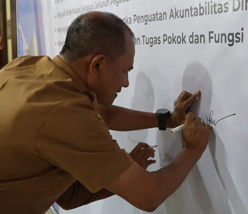 Pegawai Disdik Aceh Deklarasi Komitmen Penerapan Zona Integritas. Foto: Humas Disdik Aceh.