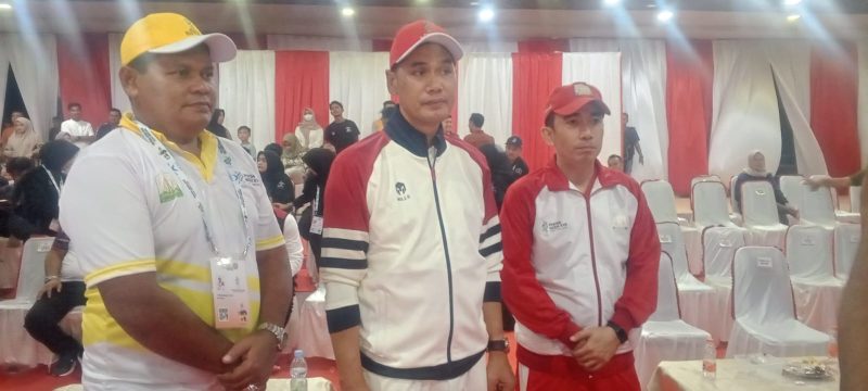 Kadis Pora Aceh (Tengah) M.Nasir Di dampingi kadis pora Aceh Timur (Kiri) Syahril.S.STP.M.A.P. Foto: Dedi Saputra/NOA.co.id