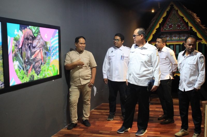 Kepala Kantor DPD RI Provinsi Aceh, Wahyu Taufik Sukmawijaya, SH, M.Si., saat melakukan kunjungan ke Museum Tsunami Aceh, Senin (08/07/2024). Foto: dok. Istimewa