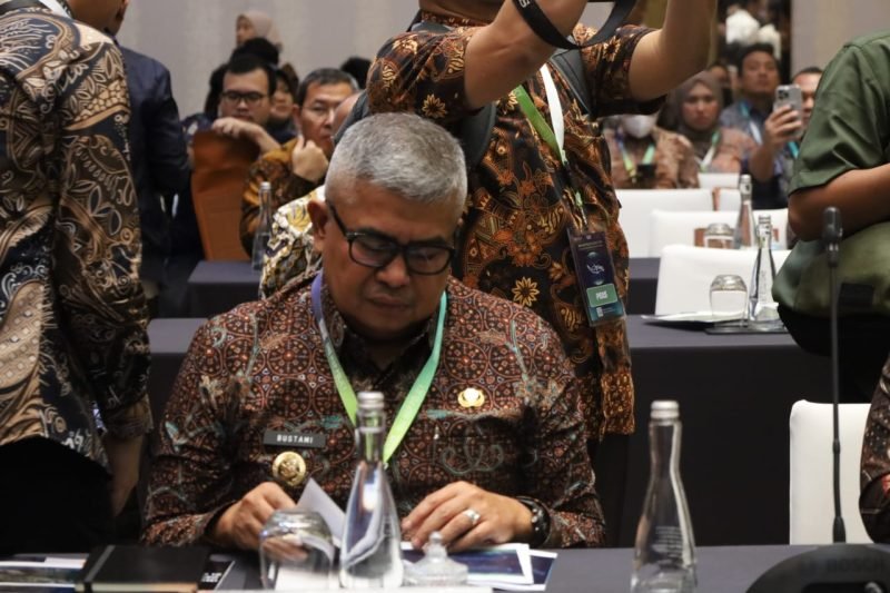 Pj. Gubernur Aceh, Bustami Hamzah saat mengikuti Rapat Kerja Nasional Kebijakan Satu Peta atau One Map Policy (OMP) Summit 2024 dengan tema Powering Spatial Development in The Era of Transilition di The St. Regis, Jakarta Selatan, Kamis, 11 Juli 2024. Foto: Kirfan/Noa.co.id