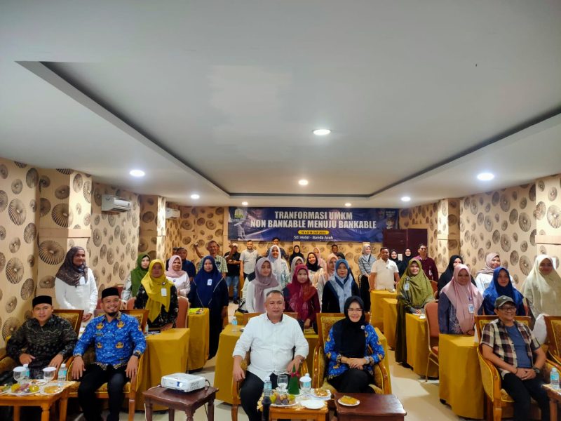 Foto Bersama kegiatan Transformasi UMKM Non Bankable Menuju Bankable yang berlangsung di SEI Hotel, Kota Banda Aceh, Selasa (16/7/2024) Foto: Hidayat S/NOA.co.id