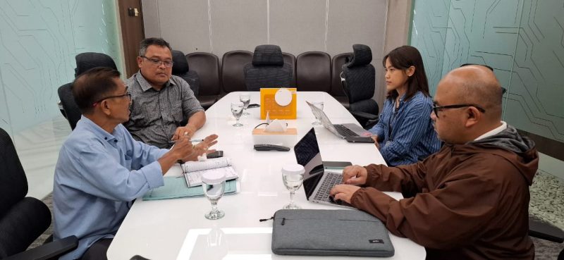 Diskominsa Aceh Barat saat melakukan audiensi dengan Wakil Menteri Komunikasi dan Informatika Republik Indonesia. Foto: Humas Diskominsa Aceh Barat