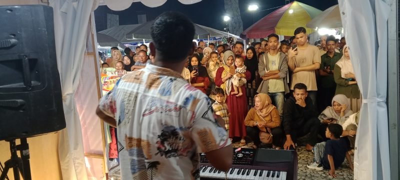Rizal Lahuda Seukum Pukau Ratusan Mata Pengunjung Stan Dinas Pendidikan Aceh Timur.Foto. Dok : Dedi Saputra/NOA.Co.id