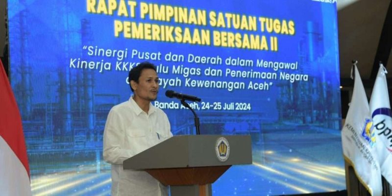 Asisten Perekonomian dan Pembangunan Sekda Aceh, Dr. Ir. Zulkifli, M.Si, saat membacakan sambutan Pj. Gubernur Aceh, dalam Rapat Satuan Tugas Pemeriksaan Bersama II Wilayah Aceh di Gedung Keuangan Negara di Banda Aceh. Foto: Humas Pemprov Aceh