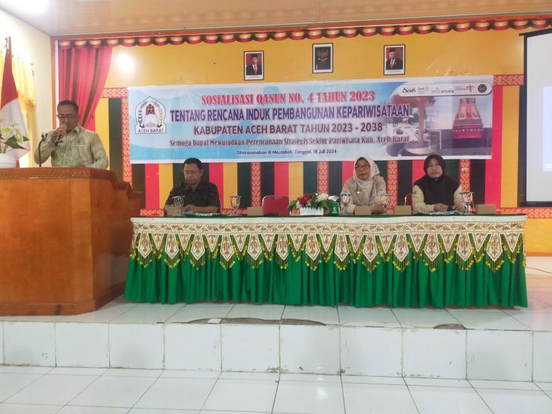 Plt Kepala Disparbudpora Aceh Barat, Mirsal, Membuka Kegiatan sosialisasi terkait implementasi Qanun Nomor 4 Tahun 2023 tentang Rencana Induk Pembangunan Kepariwisataan. Foto: Disparbudpora Aceh Barat/NOA.co.id