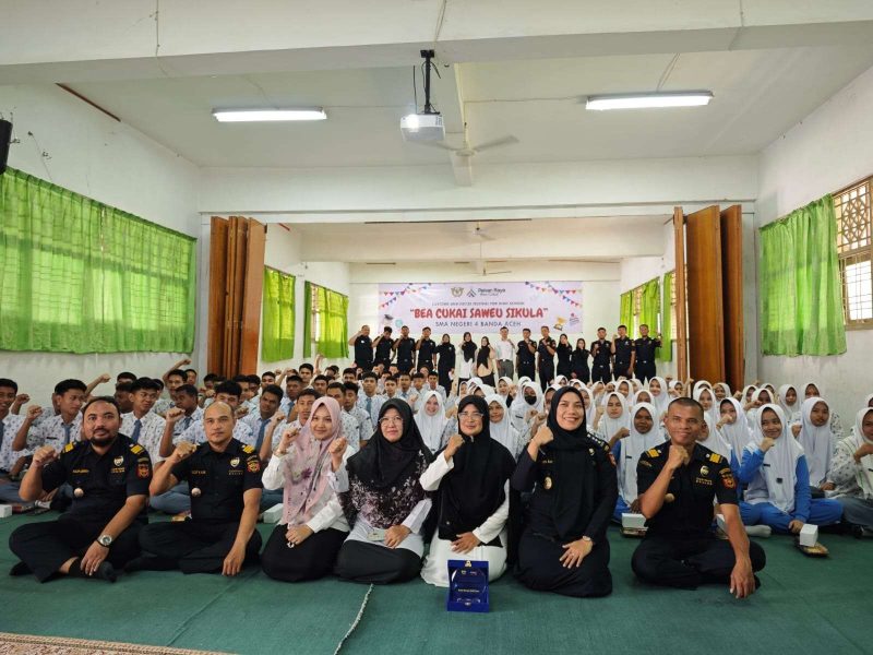 Siswa SMAN 4 Banda Aceh dalam Saweu Sikula yah di gelar Bea Cukai Aceh dan Banda Aceh, Senin (24/7/2024)/foto: Humas Bea Cukai Aceh