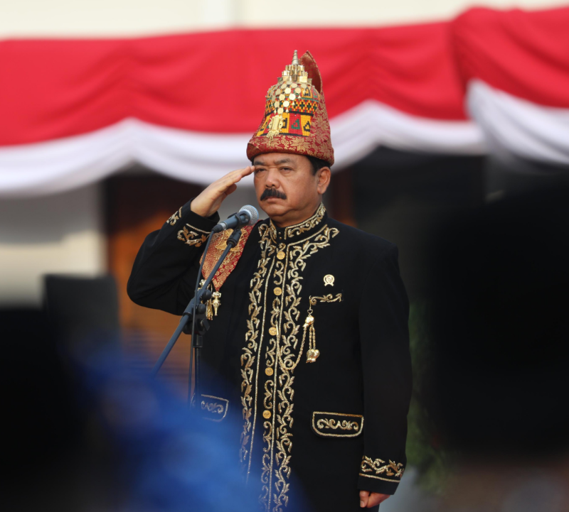 Menko Polhukam, Hadi Tjahjanto menjadi Inspektur Upacara Peringatan HUT ke-79 RI di Kantor Kemenko Polhukam, Sabtu (17/8/2024), (Foto : Humas Kemenko Polhukam).