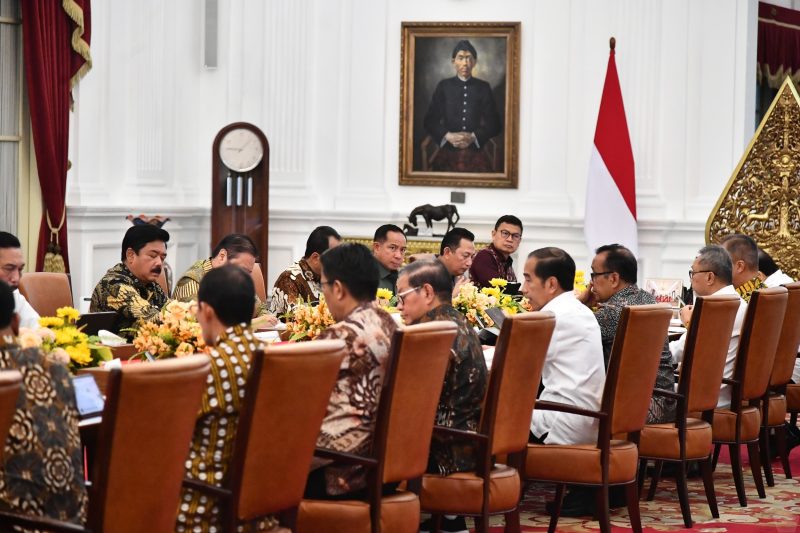 Presiden RI Joko Widodo membahas terkait perkembangan penanganan penyakit MPOX (cacar monyet) dan persiapan penyelenggaraan Indonesia-Africa Forum (IAF), bertempat di Istana Merdeka, Jakarta, Selasa (27/8/2024).(Puspen TNI).