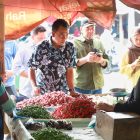 Pj Bupati Pidie, Drs Samsul Azhar saat melakukan sidak ke Pasar Pante Teungoh, Kecamatan Kota Sigli, Sabtu, (3/8/2024) (Foto Amir Sagita.NOA.co.id)