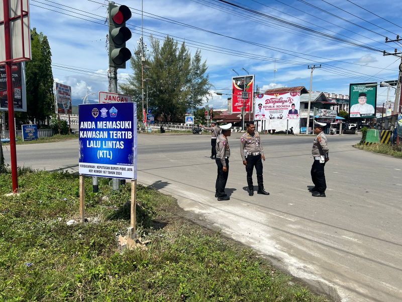 Tim Supervisi dari Korlantas Mabes Polri dan Dirlantas Polda Aceh saat melakukan penilaian intensif terhadap Kawasan Tertib Lalu Lintas (KTL) di wilayah Polres Pidie Jaya pada Selasa, 6 Agustus 2024. Foto: Polres Pidie Jaya
