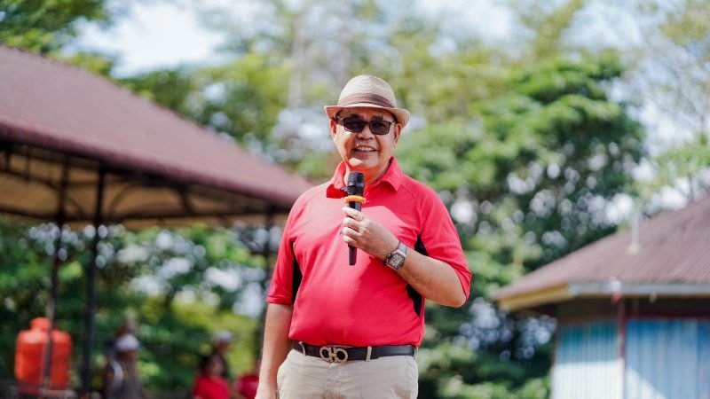 Bupati Solok Epiyardi Asda menyampaikan sambutannya Peningkatan Kapasitas ASN Pengelola Kepegawaian dan Non-ASN.Minggu (11/08/2024). Foto: Diona Arvoni/NOA.co.id