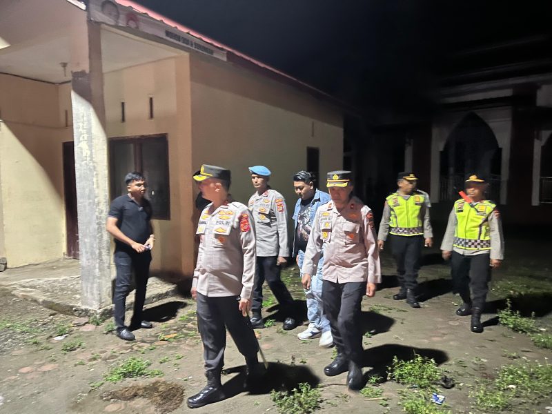 Polres Pidie Jaya bekerja sama dengan TNI melaksanakan patroli gabungan skala besar pada Rabu malam (14/8/2024). (Muhammad Rissan/NOA.co.id)