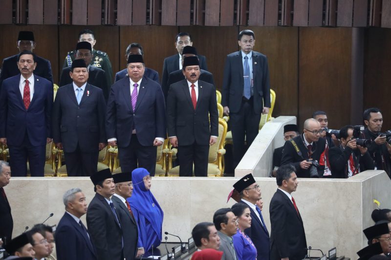 Menko Polhukam Hadi Tjahjanto (Pertama Kanan) menghadiri penyampaian pidato kenegaraan oleh Presiden Republik Indonesia Joko Widodo dalam rangka menyambut HUT ke-79 RI di Ruang Paripurna Gedung Nusantara MPR/DPR/DPD RI, Jakarta, Jumat (16/8/2024). (Foto : Humas Kemenko Polhukam RI)