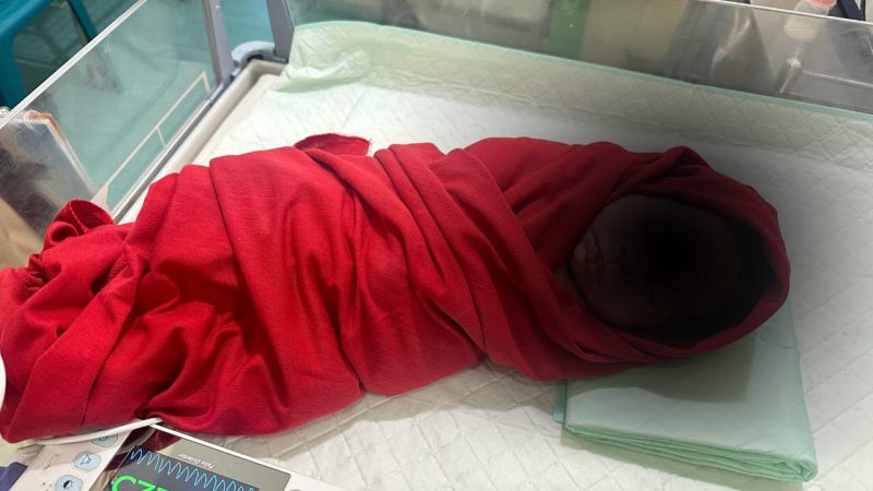 Bayi yang ditemukan di toilet mushola Lapangan Blang Padang, Banda Aceh pada Selasa (13/8/2024) lalu, (Foto : Humas Polresta Banda Aceh).