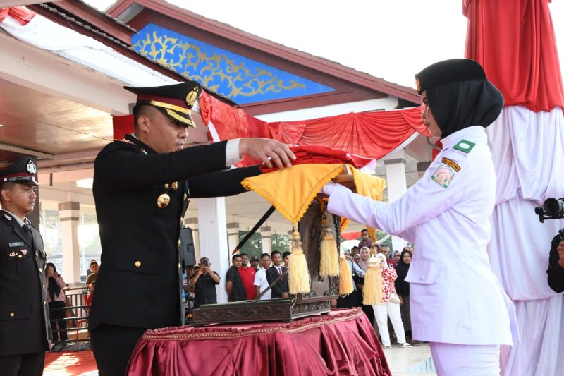 HUT RI Ke-79 Kapolres Aceh Timur Inspektur Upacara Penurunan Bendera Merah Putih.Foto. Dok: Dedi Saputra/NOA.Co.Id