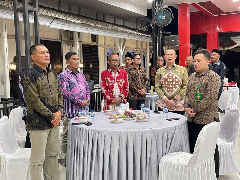 Kapolres Pidie Jaya, AKBP Ahmad Faisal Pasaribu saat menghadiri malam resepsi dan pembubaran panitia Paskibra HUT RI ke-79 kabupaten Pidie Jaya. Foto: Polres Pidie Jaya