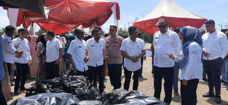 Pj Bupati Aceh Timur Lakukan Peluncuran Gerakan Pangan Murah.Foto. Dok : Dedi Saputra/NOA.Co.Id