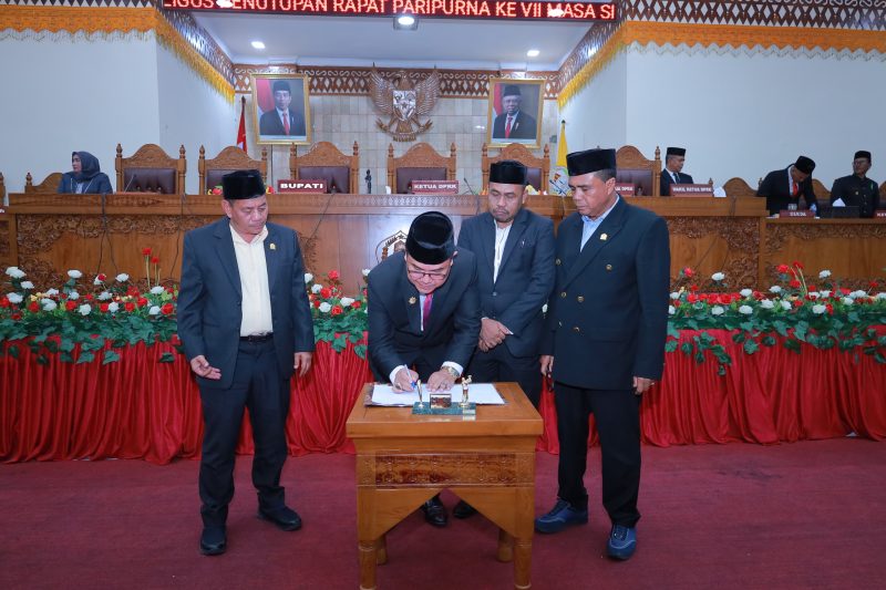 Dewan Perwakilan Rakyat Kabupaten (DPRK) Aceh Barat menggelar rapat paripurna ke-VII masa sidang ke-II tahun 2024, bertempat di Ruang Sidang Utama DPRK, Aceh Barat,  Jumat (23/08/2024). (Foto : Farid Ismullah).