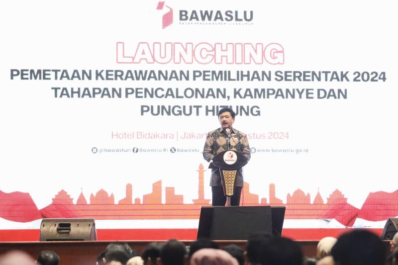 Menko Polhukam Marsekal TNI (Purn.) Hadi Tjahjanto pada acara “Peluncuran Pemetaan Kerawanan Pemilihan Serentak 2024 dan Kajian Mitigasi Kerawanan Tahapan Pencalonan, Kampanye, dan Pungut Hitung” di Jakarta, Senin (26/08/2024). (Foto : Humas Kemenko Polhukam RI).