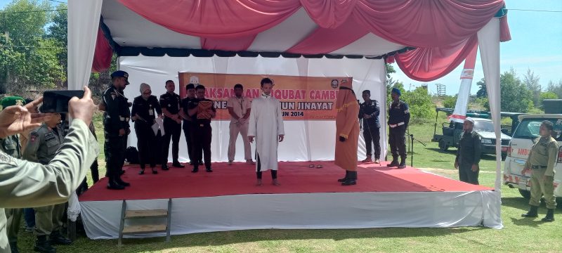 9 Terpidana Judi Online Di Aceh Timur Dicambuk.Foto. Dok: Dedi Saputra/NOA.Co.Id