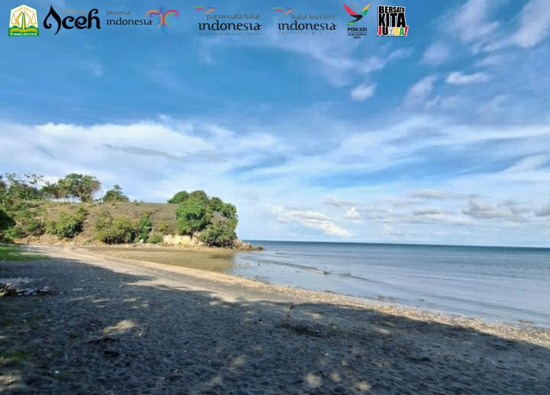 Pantai Teluk Lhok Mamuni, Pidie. Foto: NOA.co.id