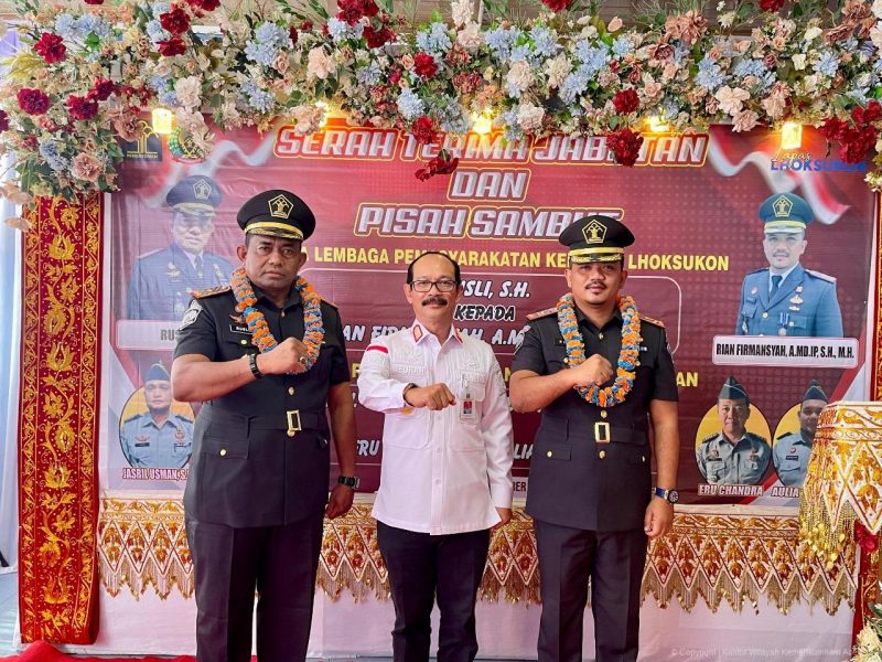 Kepala Kantor Wilayah Kemenkumham, Meurah Budiman (Tengah) Aceh menghadiri acara serah terima jabatan (sertijab) Kalapas Lhoksukon, Rabu (11/9/2024). (Foto :Humas Kanwil kemenkumham Aceh).