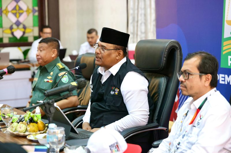 Penjabat Gubernur Aceh, Dr. H. Safrizal ZA, M.Si, didampingi Plh Sekretaris Daerah Aceh, Azwardi AP, M.Si., dan pihak terkait lainnya, mengikuti Rapat Koordinasi Persiapan Kunjungan Kerja Presiden RI ke Aceh, di Restoran Pendopo Gubernur Aceh, Selasa, (03/09/2025). Foto; MC Prokopim Setda Aceh
