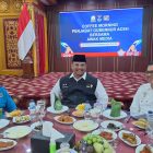 Ketua PWI Aceh, Nasir Nurdin (kiri) berbincang dengan Pj Gubernur Aceh Safrizal ZA dan Plh Sekda Aceh Azwardi pada coffee morning di Restoran Pendopo Gubernur Aceh, Kamis, 5 September 2024. Foto: Abdul Hadi/PWI Aceh