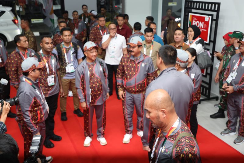 Menko Polhukam Hadi Tjahjanto menghadiri pembukaan Pekan Olahraga PON XXI 2024 di Stadion Harapan Bangsa di Kota Banda Aceh, (9/9/24). (Foto : Humas Kemenkopolhukam).