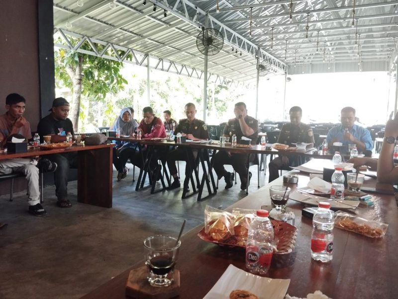 Kajari Aceh Singkil menggelar temu ramah dan coffe morning bersama wartawan Aceh Singkil, Rimo, Aceh Singkil (18/9/2024). (Foto : Farid Ismullah/NOA.co.id).