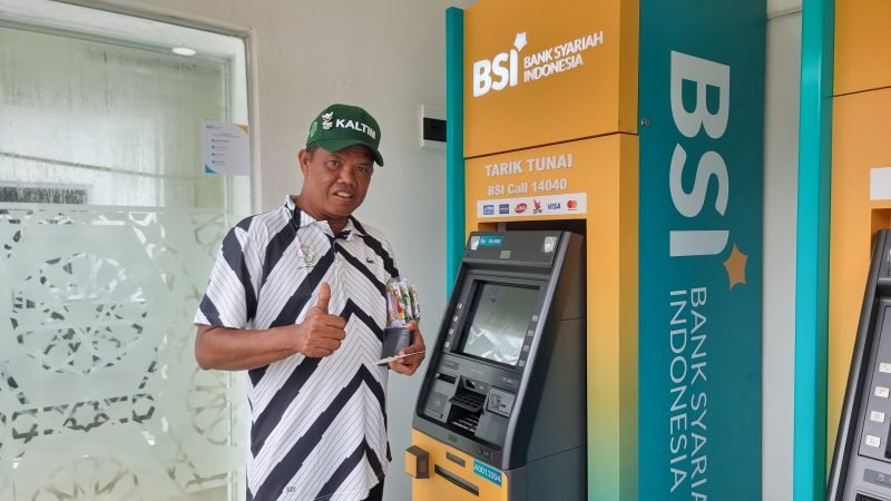 Pelatih Soft Tenis Kalimantan Timur (Kaltim), Asnan memberikan apresiasi atas layanan BSI Aceh selama PON XXI. Foto: MC BSI Aceh