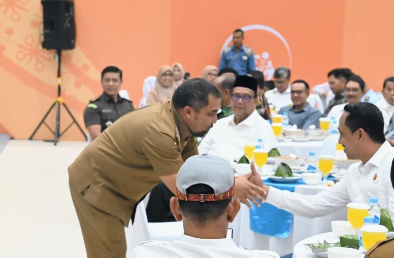 Pj Bupati Aceh Besar Muhammad Iswanto SSTP MM menghadiri Peringatan Maulid Nabi Muhammad SAW dan Syukuran kontingen Aceh Prestasi Atlet pada PON XXI Aceh - Sumut 2024, di GOR KONI Aceh, Banda Aceh, Selasa (24/09/2024). Foto: MC Aceh Besar