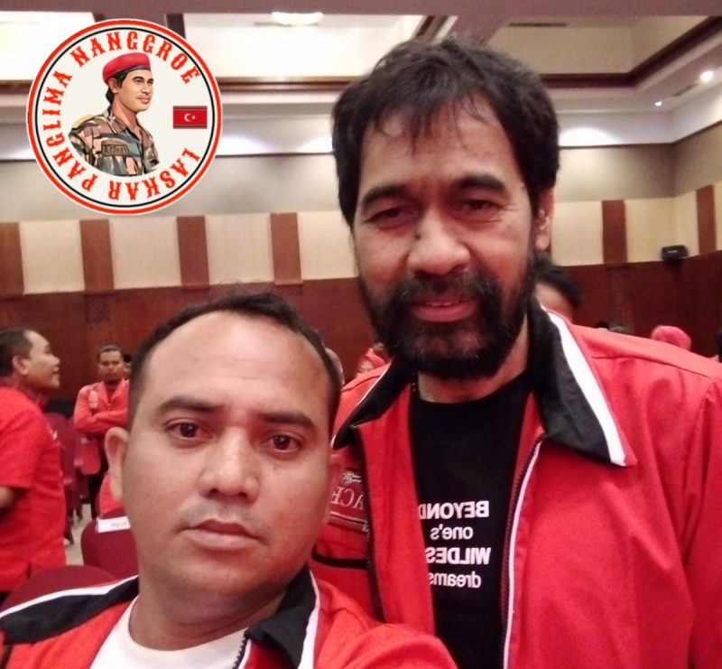 Cagub Aceh  Muzakir Manaf (Pertama Kanan) bersama Ketua Umum Laskar Panglima Nanggroe, Sulaiman Manaf,(Pertama Kiri). (Foto : Ist).