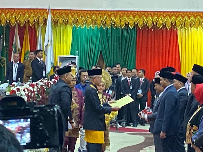 Pelantikan dan pengambilan sumpah 81 anggota DPR Aceh periode 2024-2029 di Gedung DPRA, Banda Aceh (30/9/2024). (Foto : Farid Ismullah/NOA.co.id).