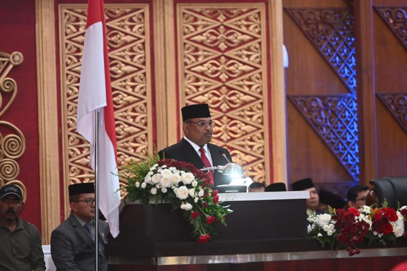 Pj Gubernur Aceh Safrizal Membacakan sambutan pada  Rapat Paripurna DPR Aceh Tahun 2024 dengan Agenda Penyampaian Pendapat Akhir Fraksi-Fraksi DPRA terhadap Rancangan Qanun Aceh tentang Perubahan APBA TA 2024, Penyampaian Pendapat Akhir Gubernur Aceh terhadap Rancangan Qanun Aceh tentang Perubahan APBA TA 2024. Foto: ist