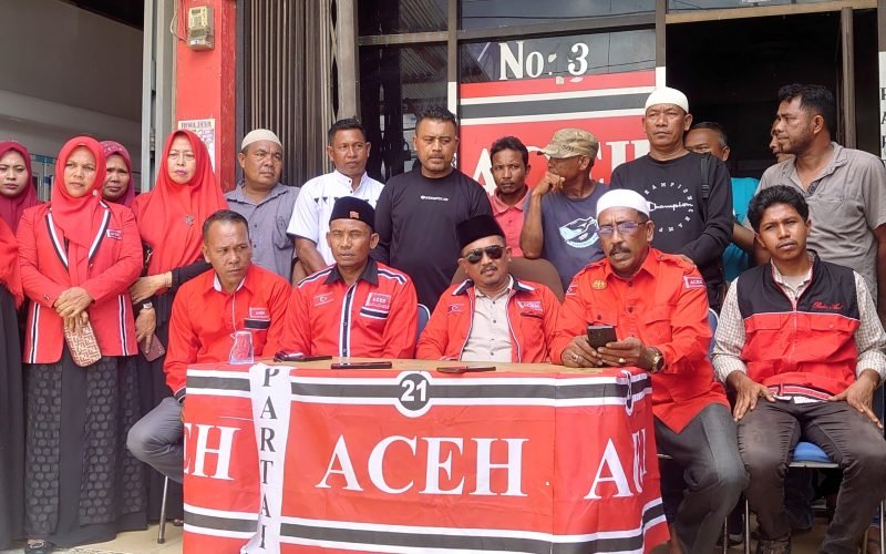 Konferensi pers DPW Partai Aceh Abdya terkait pemberhentian Panglima Do. (Foto. Teukunizar/NOA.co.id)