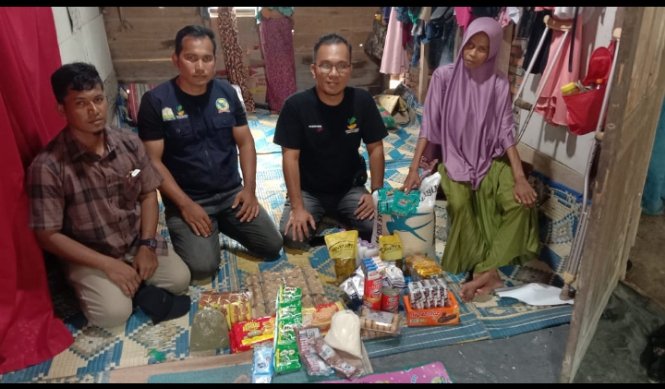 Kemensos Kunjungi Faridah Zahrani Asal Peureulak Penderita kanker Tulang.Foto. Dok : Dedi Saputra/NOA.Co.Id