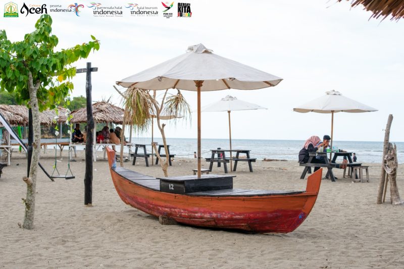 Objek wisata bibir pantai Tambon di Gampong Kulee, Kecamatan Batee, Pidie. Foto: NOA.co.id