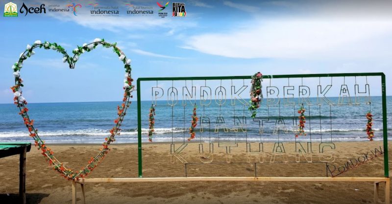 Pantai Wisata Islami atau Pantai Kuthang di Pidie Jaya. Foto: NOA.co.id