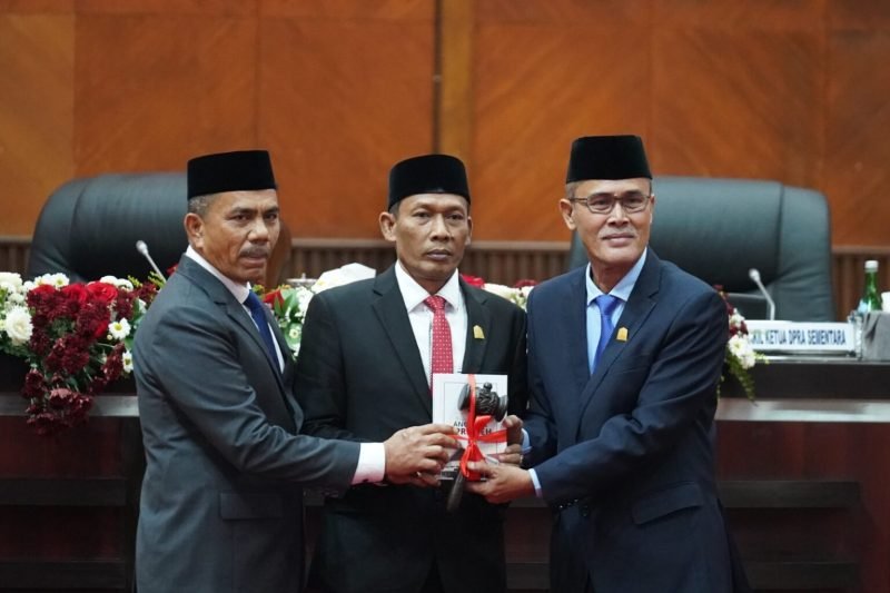 Zulfadli dkk. (Foto: Humas DPRA)