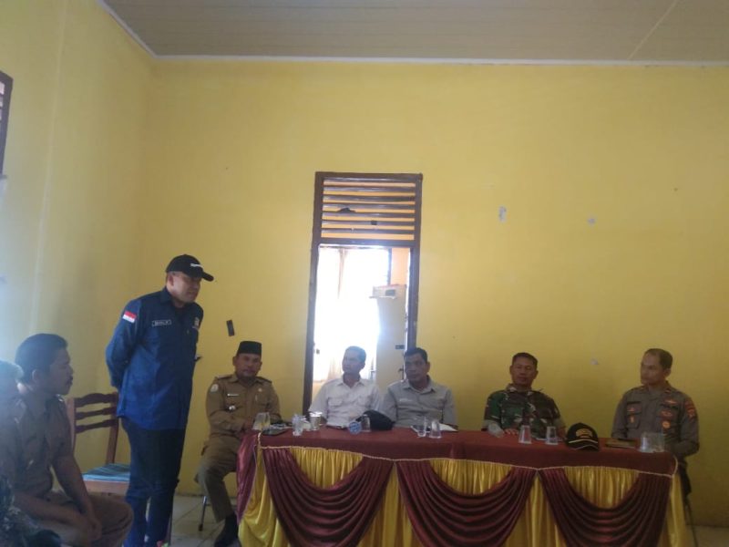 Muspika Danau Paris Mediasi terkait Persoalan Warga dengan Pihak PT Delima Makmur, Desa Biskang, Kec. Danau Paris, Aceh Singkil, Senin (30/9/2024). (Foto : Sakdam Husen/NOA.co.id).