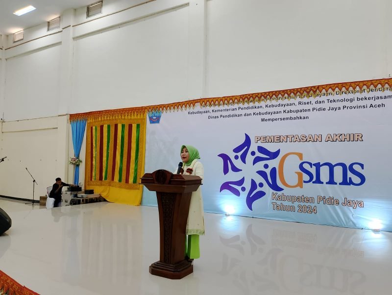 Pemda Pidie Jaya melaksakanakan kegiatan gerakan seniman masuk sekolah (GSMS) di Gedung Tgk.Chik Pante Geulima, Komplek perkantoran Cot Trieng, Selasa (15/10/2024).(Foto : Muhammad Rissan/NOA.co.id).