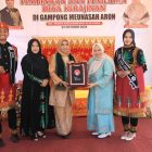 Ketua Dekranas Aceh foto bersama 