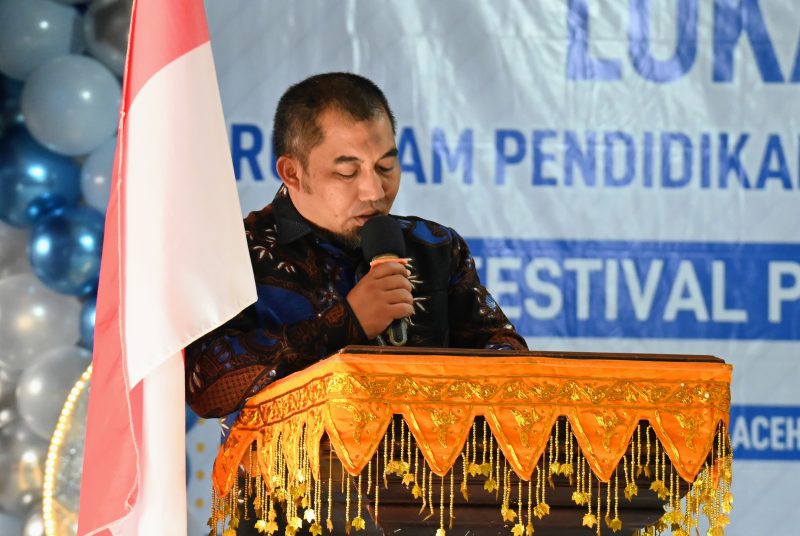 Pj Bupati Aceh Besar Muhammad Iswanto SSTP MM memberi sambutan dal acara Lokakarya 7 Festival Panen Hasil Belajar Prog Pendidikan Guru Penggerak Angkatan 10 di Aula SMA Modal Bangsa, Kecamatan Blang Bintang, Aceh Besar, Minggu (27/10/2024). Foto: MC Aceh Besar