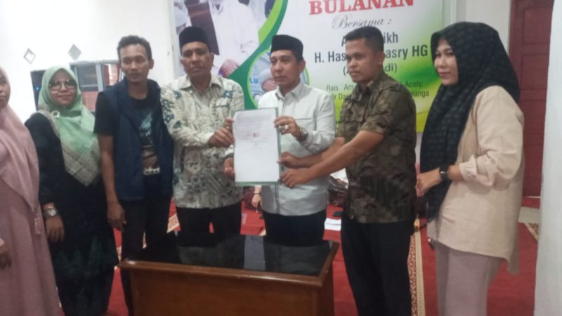 Nakes (Tenaga Kesehatan) Pidie Jaya merapat ke rumah pemenangan pasangan SABAR dan di pemilihan kepala daerah 2024, Minggu (27/10/2024). (Foto : Muhammad Rissan/NOA.co.id).