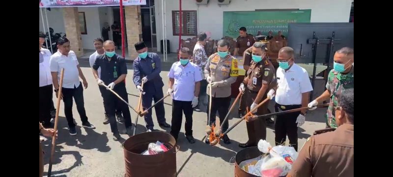 Kejaksaan Pidie Jaya Musnahkan BB yang Sudah Berkekuatan Hukum Tetap. Foto: dok. Muhammad Rissan/NOA.co.id