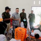 Calon Wakil Bupati Pidie, nomor urut 02, Alzaizi ikut menyaksikan donor darah yang digelar Komando Singa Mutiara, Adan Kecamatan Mutiara Timur, Kabupaten Pidie, Kamis (7/11/2024) (Foto Amir Sagita.NOA.co.id)